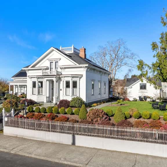 Chapman Carriage House - Image 1
